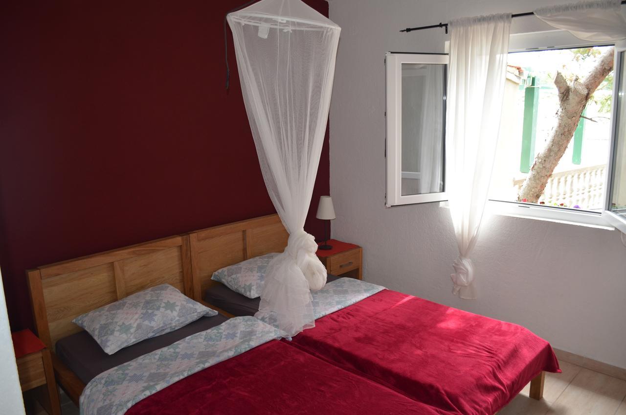 Poseidon Holiday Guesthouse Zirje Exterior photo